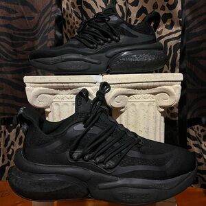 Adidas Alphaboost Triple Black Sz 10